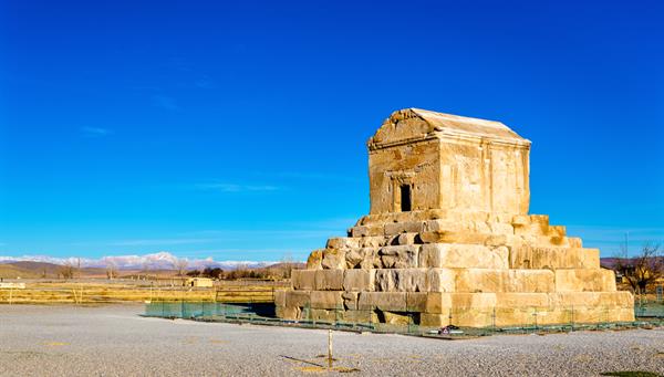 Pasargada: Fue la primera capital del Imperio persa aqueménida.
