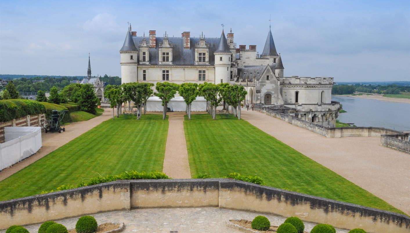 header picture of tour Chartres and Loire Region